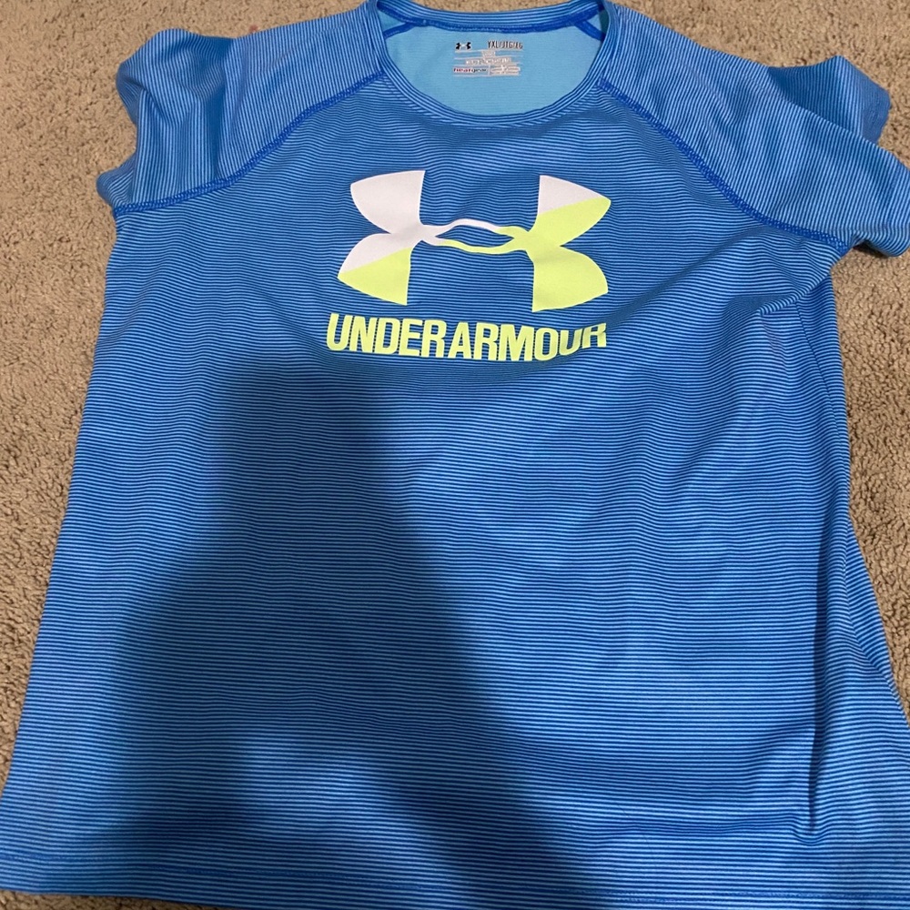 Cute athletic Under Armour shirt